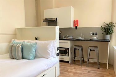 1 bed studio, College Square East, Holylands, Belfast, BT16DJ - Image 3